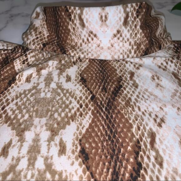 Apt. 9 Women's Tan Snakeskin Animal Print Mock Turtle Neck Size: Small - Picture 2 of 8